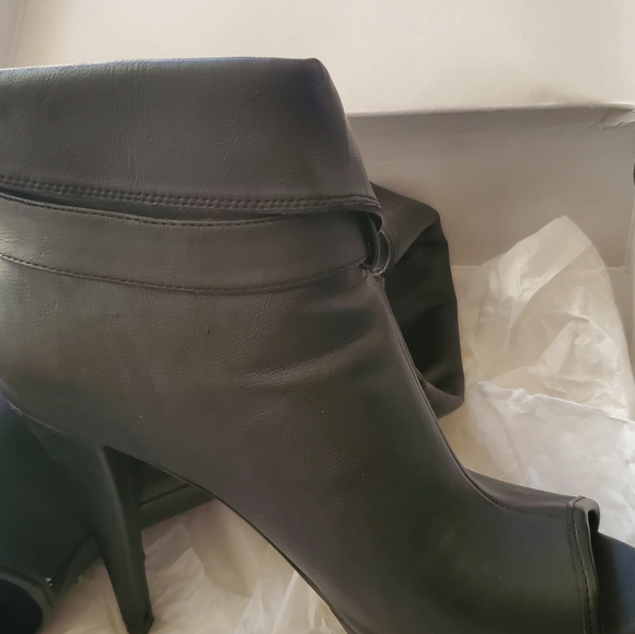 Guess Platform Black booties Sz 8 - Picture 4 of 5